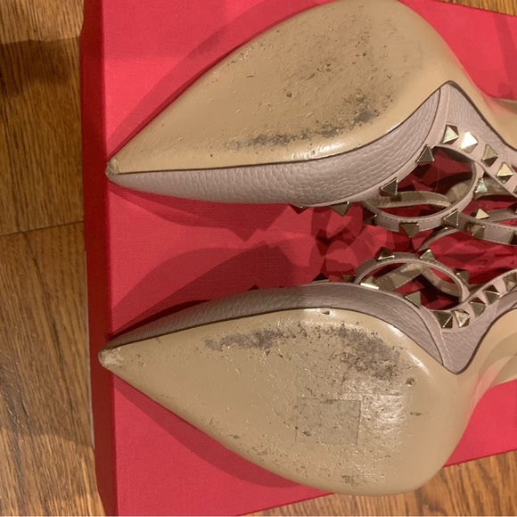 Valentino lightly worn. Like new condition. Ankle strap, with bag and box - Picture 3 of 4